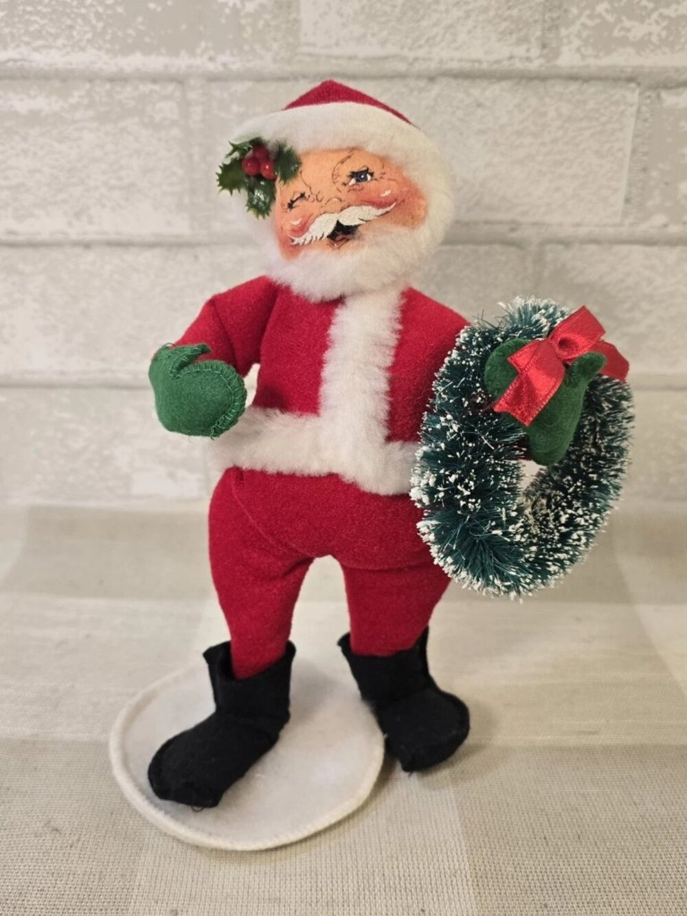 Annalee 7" Santa's Yuletide Wreath Collectable Christmas Decor Doll 2001